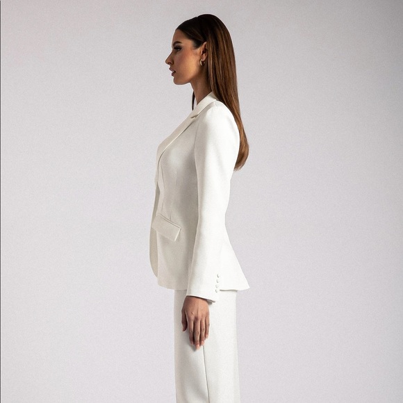 Meshki Fitted Blazer (white) - Picture 8 of 9